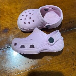 Baby (2/3)  Pink Crocs
